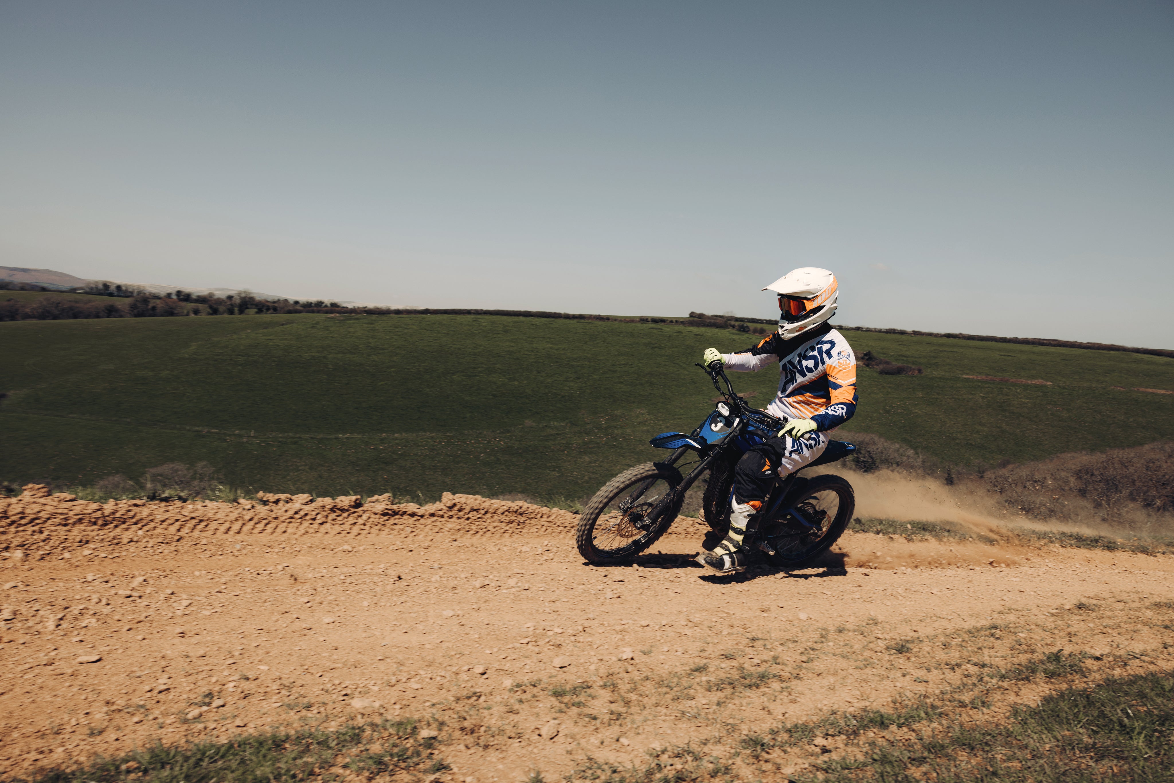 TALARIA HANDLE BARS AND GRIPS Banner Image